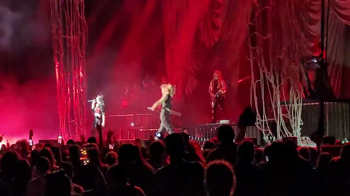 Help ME - Demi Lovato and Dead Sara - Portland - 9...