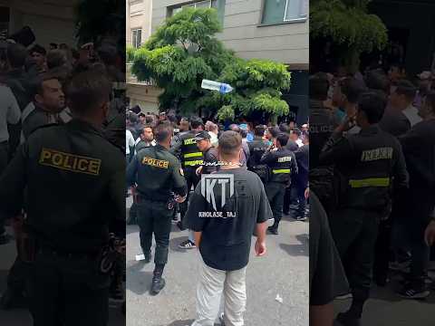 پلیس نترس اینا کاری با حکومت نظام ندارن که اینطوری دارید میزنیدشون اینا عاشق تیمشونن همین استقلال