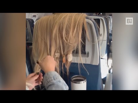 Crudele vendetta in aereo: passeggera infastidita distrugge i capelli a una ragazza