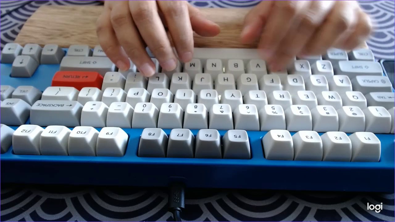 Typing test on RK987 (Glorious Panda + MT3)