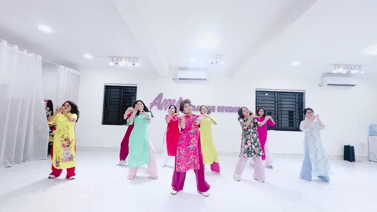 Mashup Tết ơi tết à- Hái hoa mùa xuân/ zumba dance