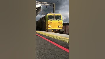 An MPV passing Manchester Piccadilly on its RHTT duties! #trainspotting #train #RHTT #manchester