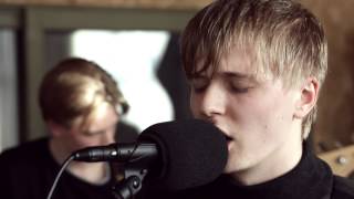 Vignette de la vidéo "Communions - Summer's Oath (Here Today Sessions)"