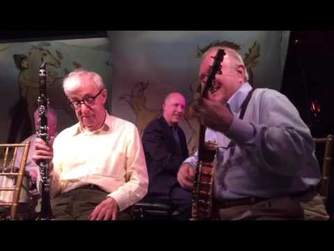 Vídeo: On va tocar el clarinet Woody Allen a Nova York?