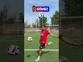 ¿Cuántas veces puedes pasar por debajo del balón? 😂⚽ #shorts #futbol