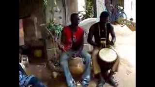 Pars à la découverte de Sebenikoro au Mali, avec Sibiri Samaké et Johann Berby.