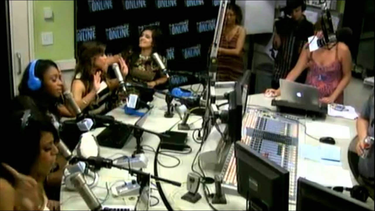 Fifth Harmony singing Say My Name