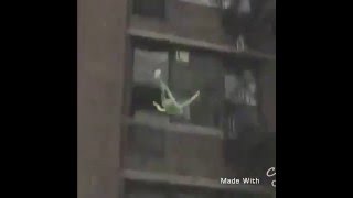 Kermit the frog JUMPS off roof: Teaching kids ABCs (Vine) Kermit the frog JUMPS off roof: Teaching kids ABCs (Vine)