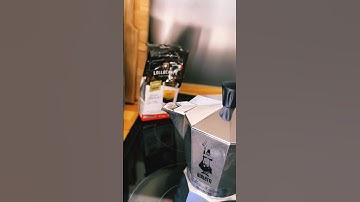 Moka Pot ASMR ☕️ Sound ON 🔊 Still The best way to make italian coffee ♥️ #asmrsounds  #bialetti