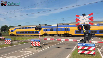 Spoorwegovergang Sint Odiliënberg ??4K?? // Dutch railroad crossing