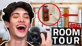 WHY IS THIS IN MY ROOM?! (FULL 2022 ROOM TOUR)