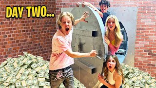 LAST TO LEAVE THE BANK VAULT WINS!💰💰CHALLENGE
