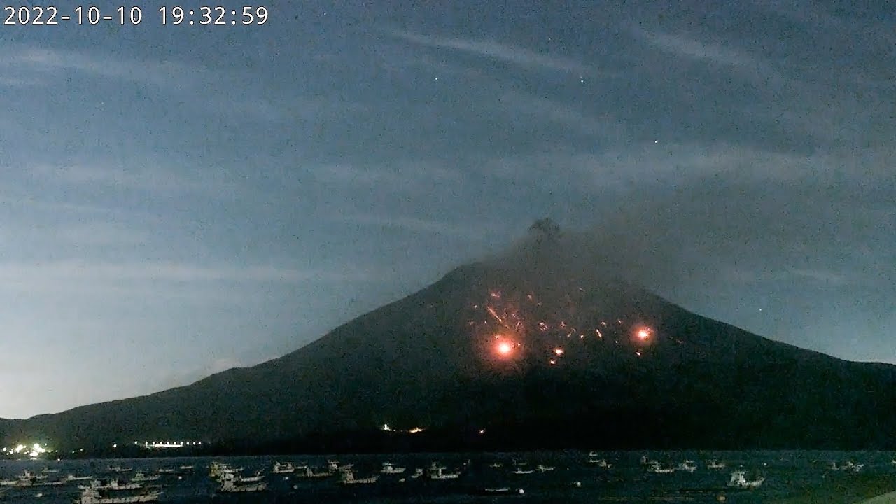 2022年10月10日 19:32 桜島 爆発的噴火 1300m / Sakurajima Explosive