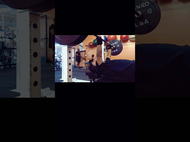 Bench press grip variations: Wide & Narrow grip bench press 💪🏼 #fitness #gymmotivation #gym