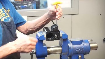 Vektek - Disassembling Pallet Decoupler with Integral Accumulator Training Video