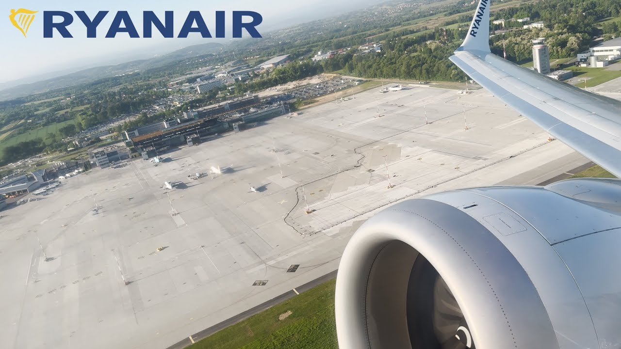 Ryanair B737-MAX 8 | Scenic takeoff over Krakow old town | 4K 60