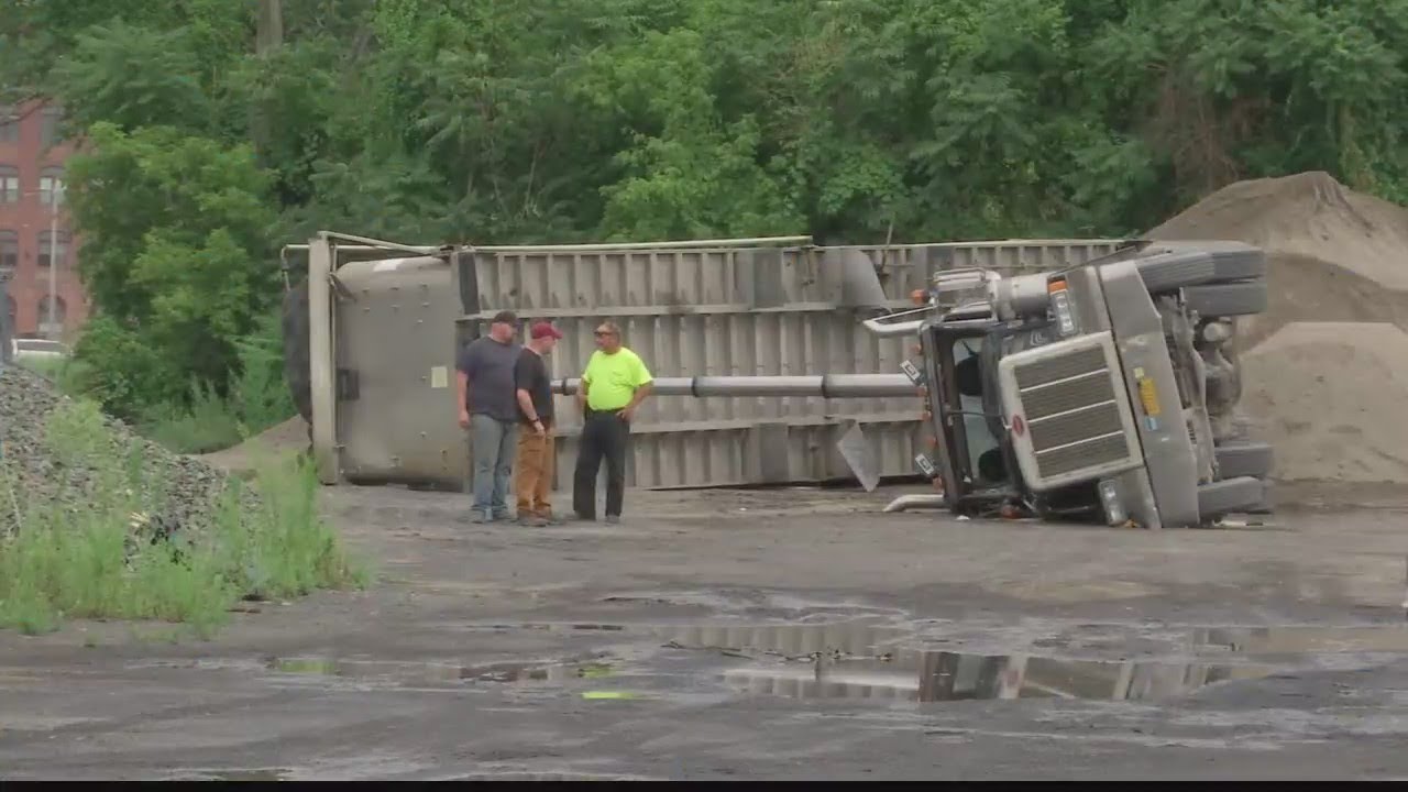 Tractor trailer overturned in Troy - YouTube