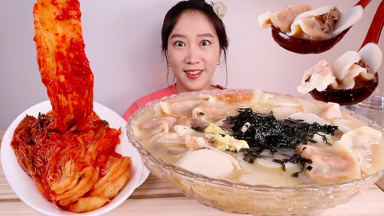 불닭만두 듬뿍 넣은 뜨끈한 떡만둣국❤ 엄마표 김장김치랑 같이 먹으면 꿀맛😍 MUKBANG