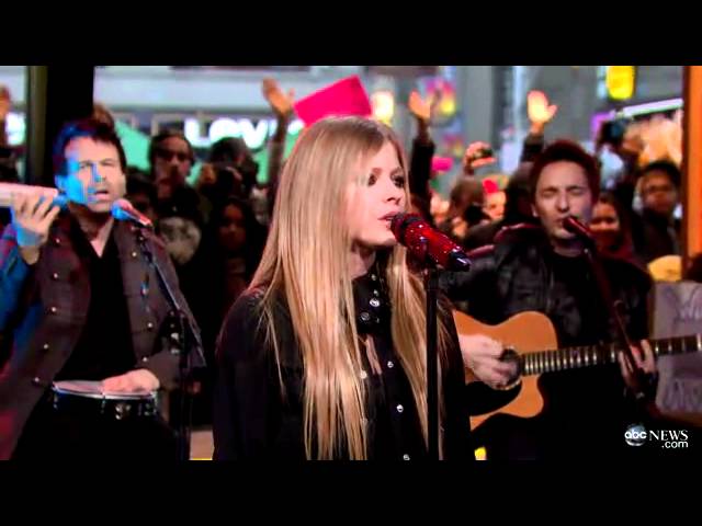 Avril Lavigne - Wish You Were Here (GMA 22/11/2011) class=