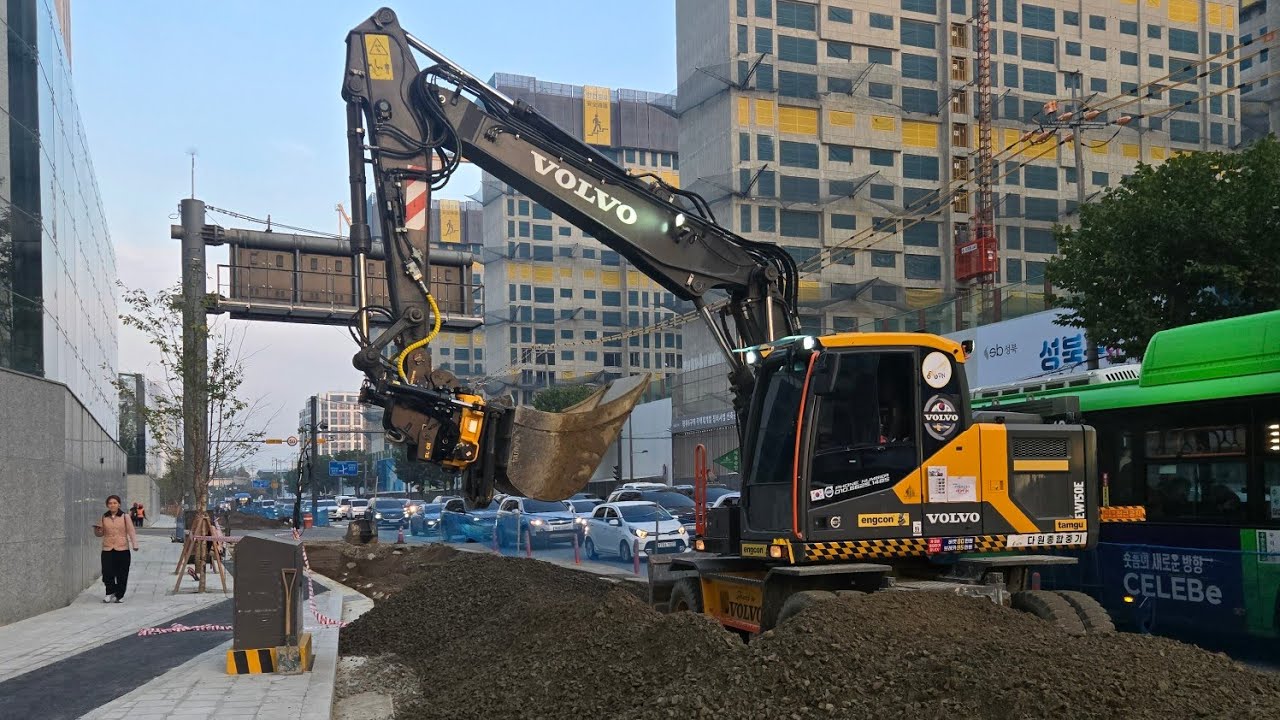 다원종합중기 / 아파트 기반시설 도로확장공사 아파트 진출입로 보조기층 포설  (설정 고급 화질 1080p) engcon tiltrotator