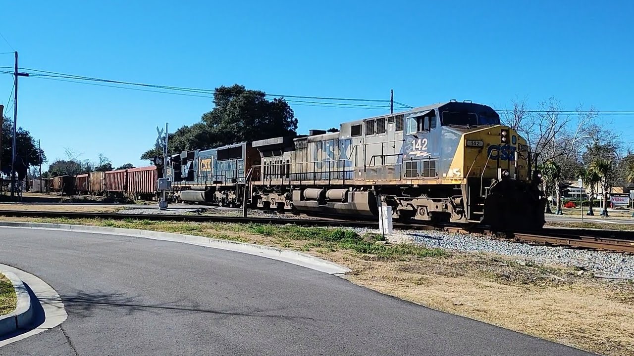 CSXT 142 Leads CSX Train W084 Northbound Across The Diamond At Fairfax ...