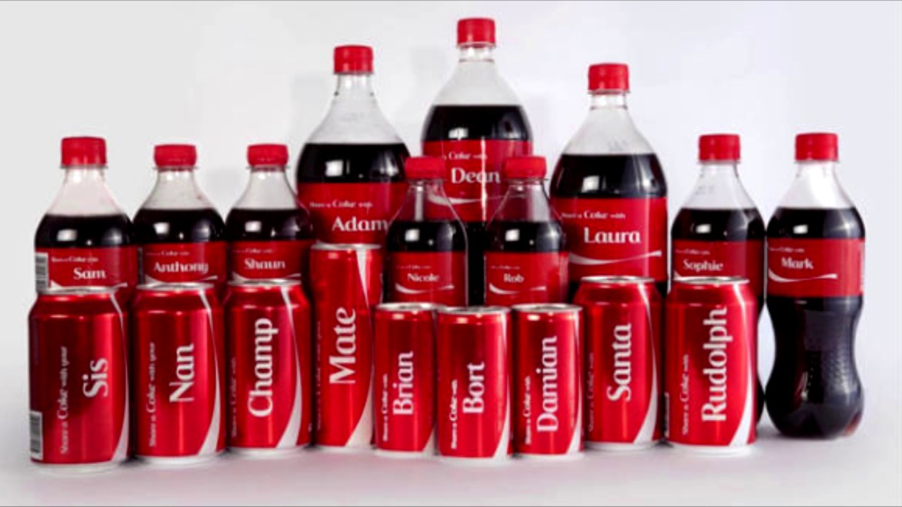 Кола или колла как правильно. Coca Cola бутылка. Кола (напиток). Coca Cola именная. Кока кола имена на бутылках.