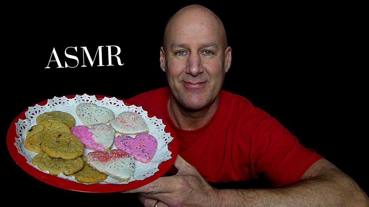 АСМР: ДОМАШНЕЕ ПЕЧЕНЬЕ НА ДЕНЬ СВЯТОГО ВАЛЕНТИНА (ЗВУКИ ПОЕДАНИЯ) МЯГКАЯ РЕЧЬ