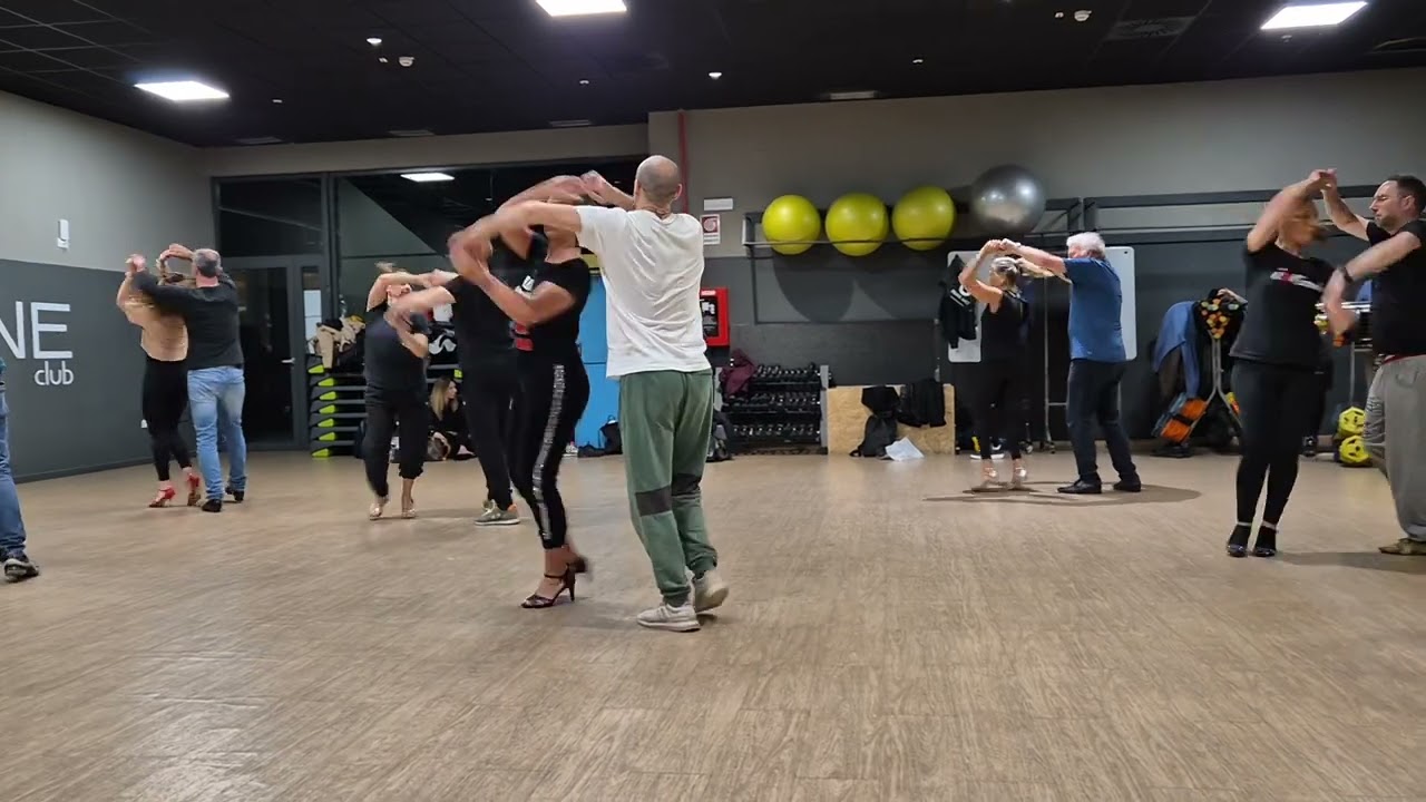 Corsi di ballo 2025 con Mara e Mirko Accademia...Doos,Tres...