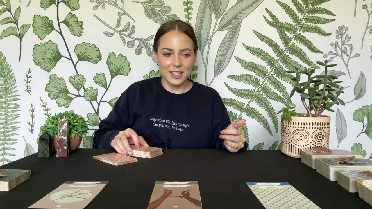 LEO LOVE TAROT | Spirit has an urgent message for someone about this connection! | AUGUST 2025