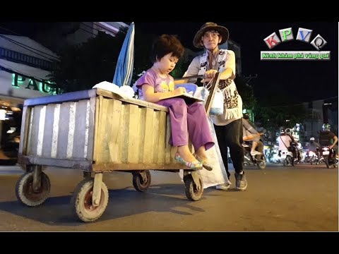 Video Ông ngoại bị tai biến đẩy xe quanh chợ Tân Mỹ xin ve... - youtube