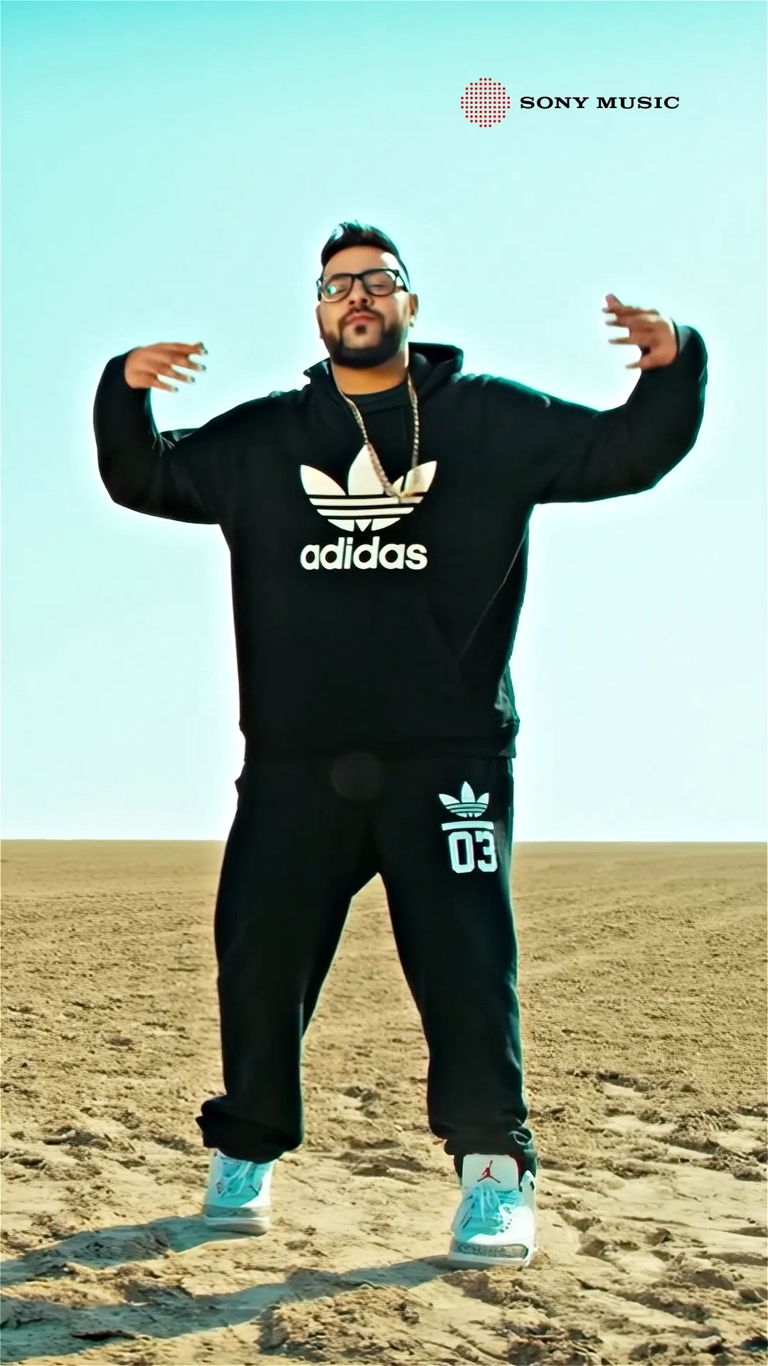 When Badshah and Aastha hit the mic, the party starts! ? #djwalebabu #badshah #aasthagill