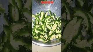 करेला भुजिया रेसिपी😋#HomeCookingVlogs #food #cooking #vairlsong #trending #youtubeshorts shortvideo