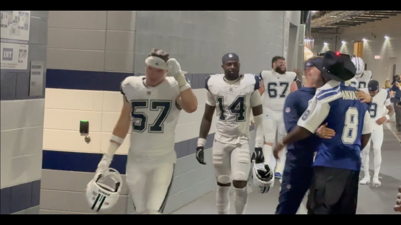 Дез Брайант обнимает каждого игрока «Ковбоев» после важной победы. Послание команде.