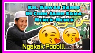 AUTO NGAKAK - KH. ANWAR ZAHID DI CIUM JAUH NENEK NENEK