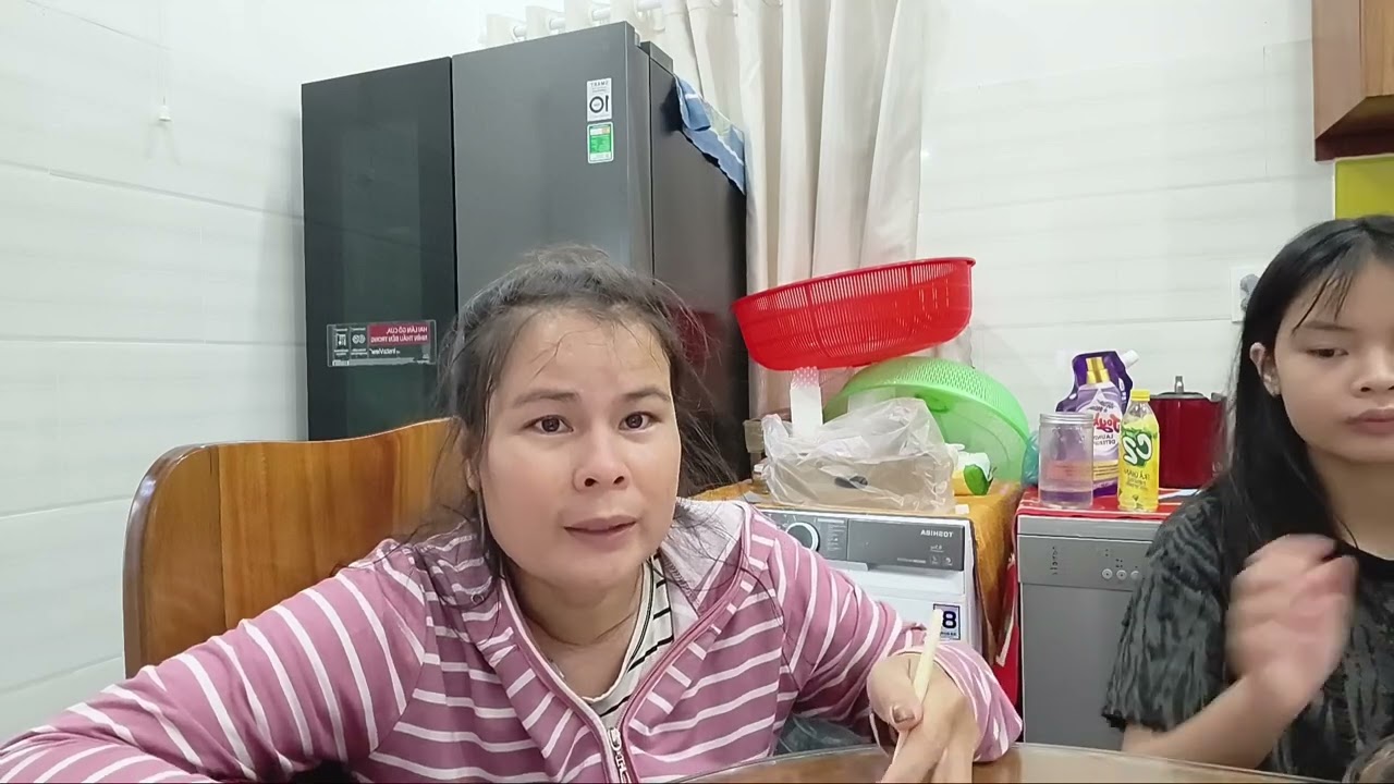 Đi chợ mua bông cúng 13 Tết âm lịch