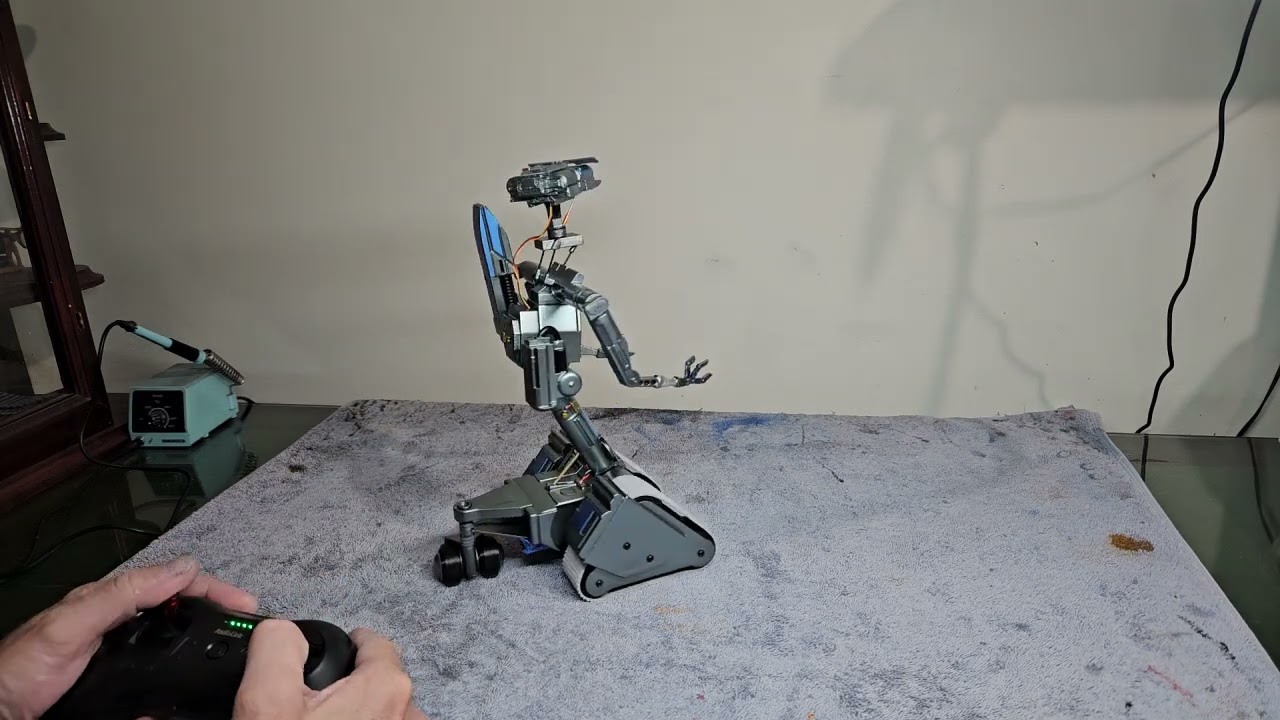 Mini Johnny 5 toy version replica 