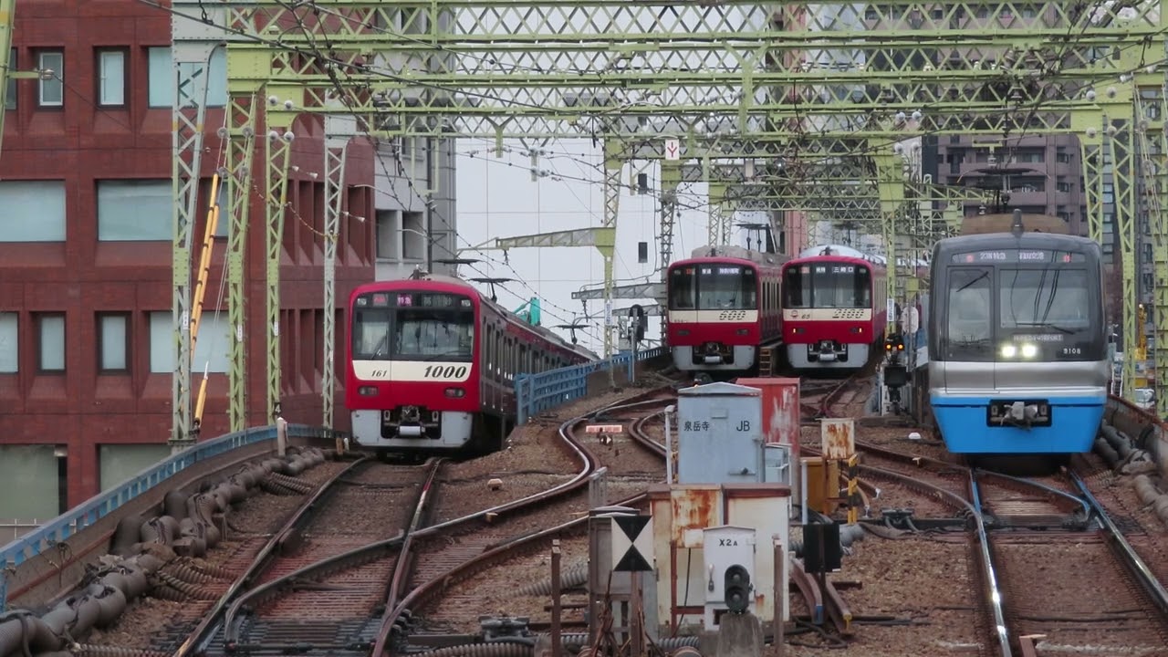 240128 케이큐 전철 본선 특급 타카사코행, 하네다공항행 열차 시나가와역 도착