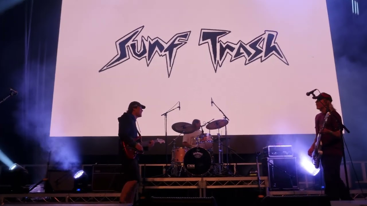 Surf Trash - OVER MY SHOULDER live @ INDIEFEST