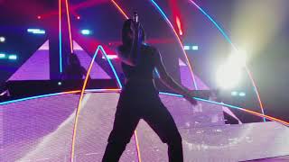 Krewella performs Love Outta Me @ New World Tour @ The Warfield, SF Resimi