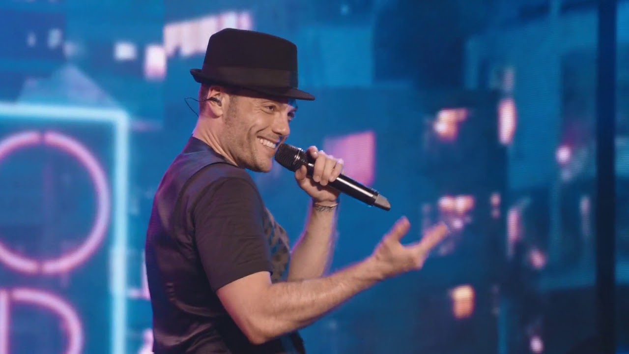 Tiziano Ferro Hai delle isole negli