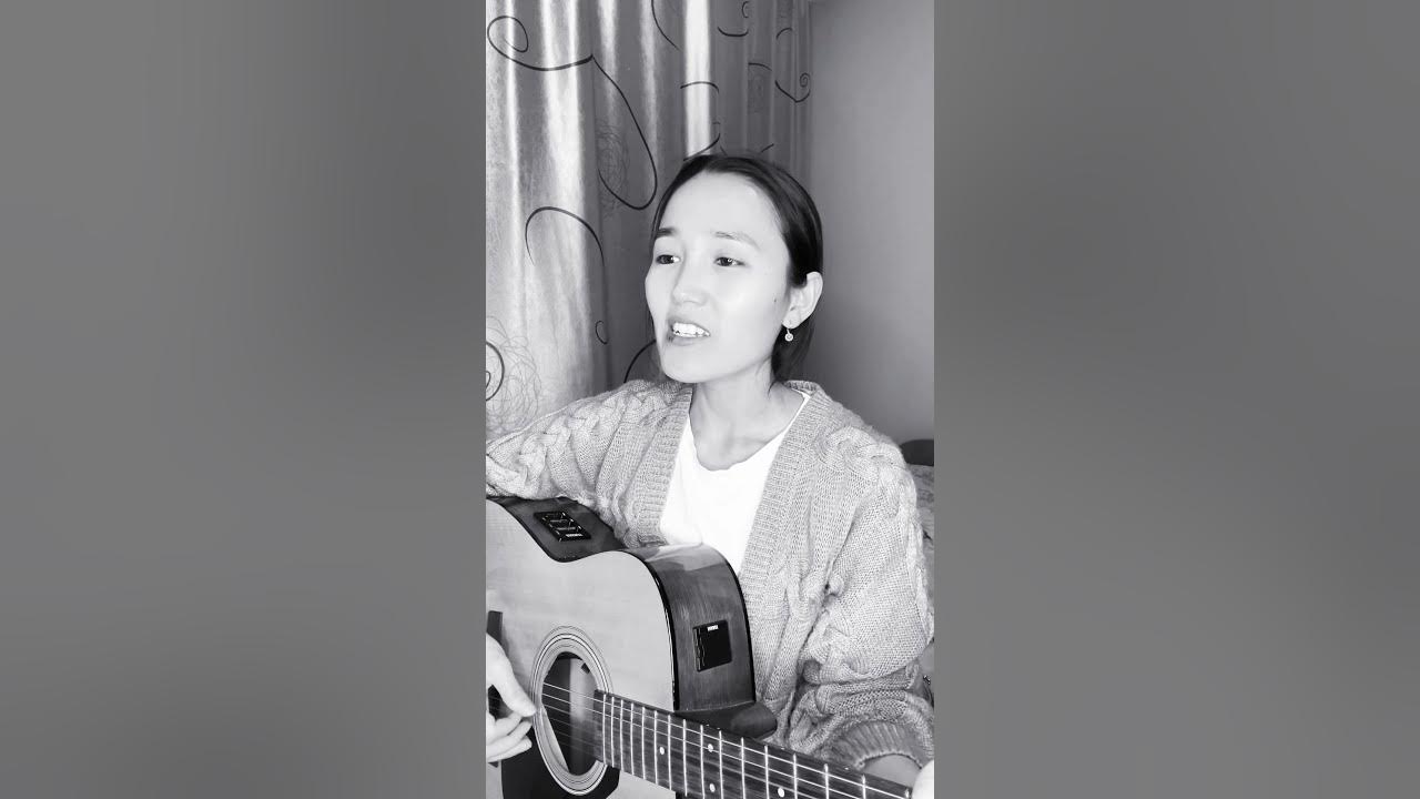 Қыздар үлкен қара әтешті жұлдырусыз жұтады