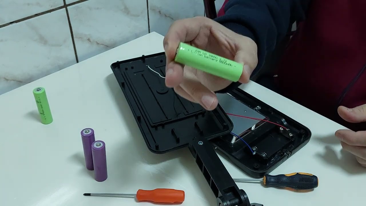 Schimbare acumulatori lampi solare