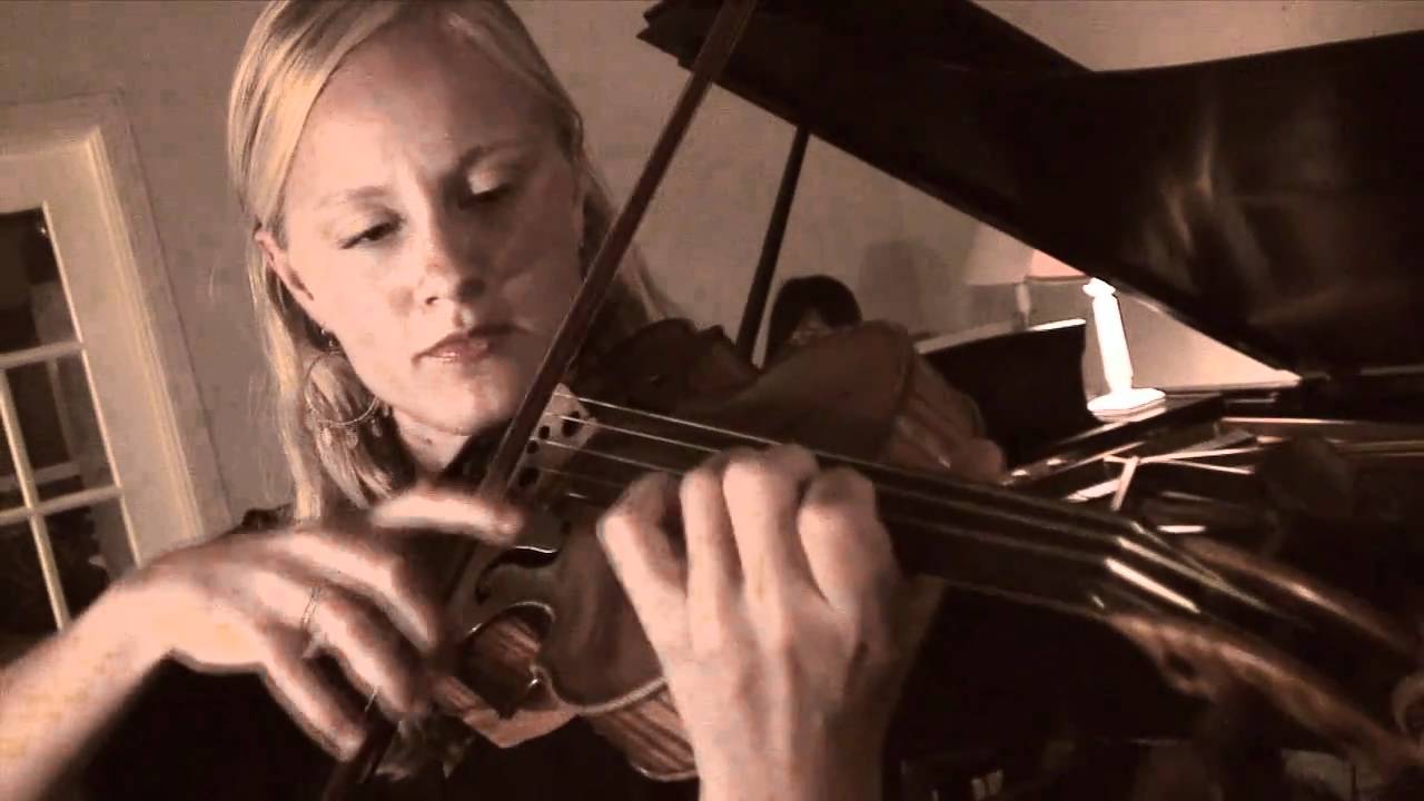 The First Noel - Ami Iida & Maria Dance