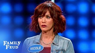 Nicole Parker's mom pulls out a LIFESAVER! | Celebrity Family Feud