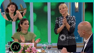 ENTRE COLEGAS SE AYUDAN Jimena se olvido como era el menu y Ximena Saenz le tiro un centro