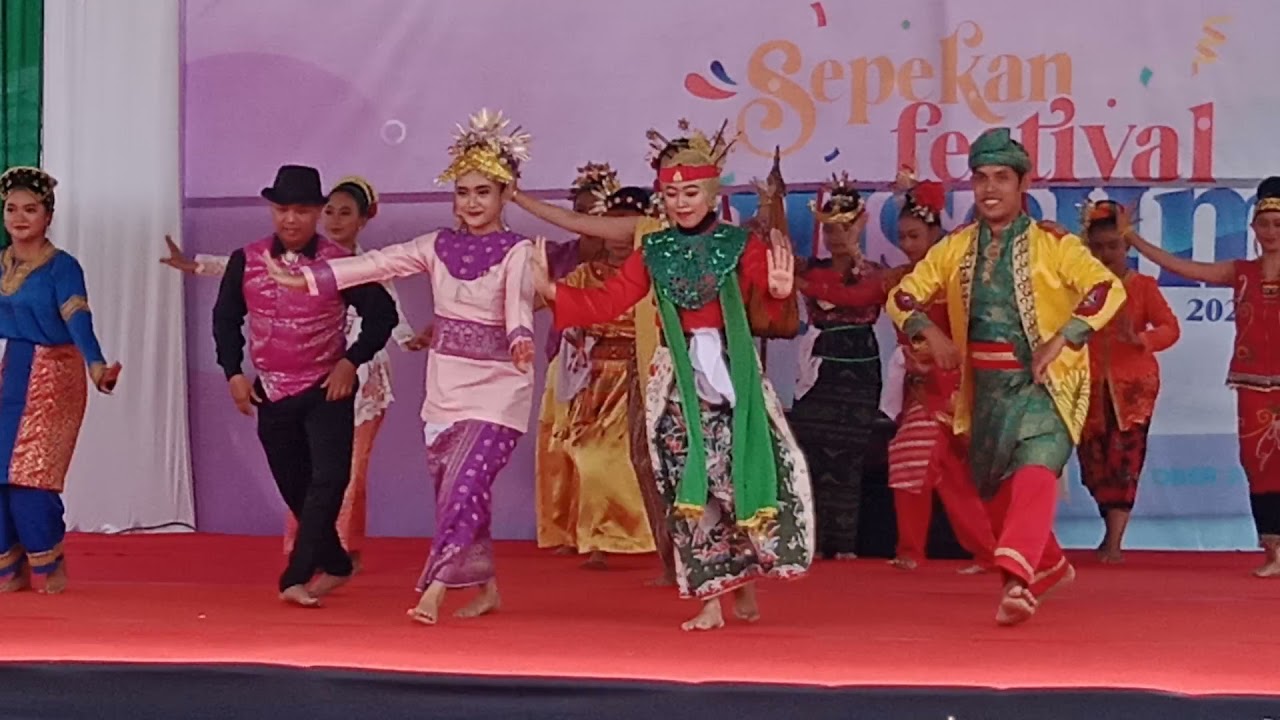 Tarian 22 etnis sanggar Andari Pontianak