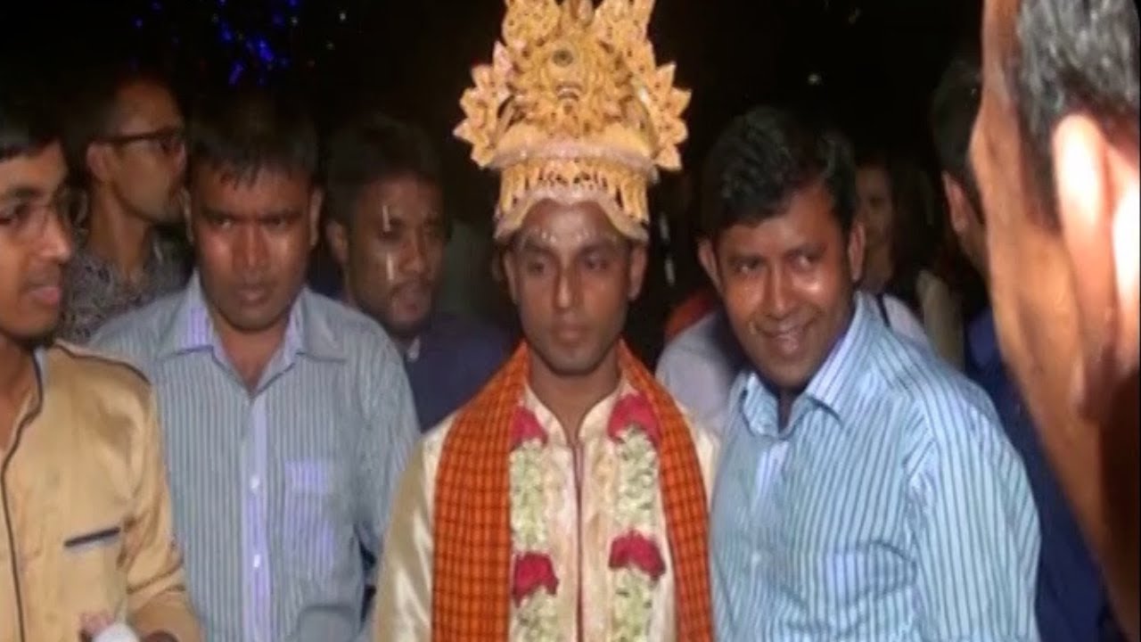 হিন্দু বিয়েতে জামাই বরণ কিভাবে করে দেখুন