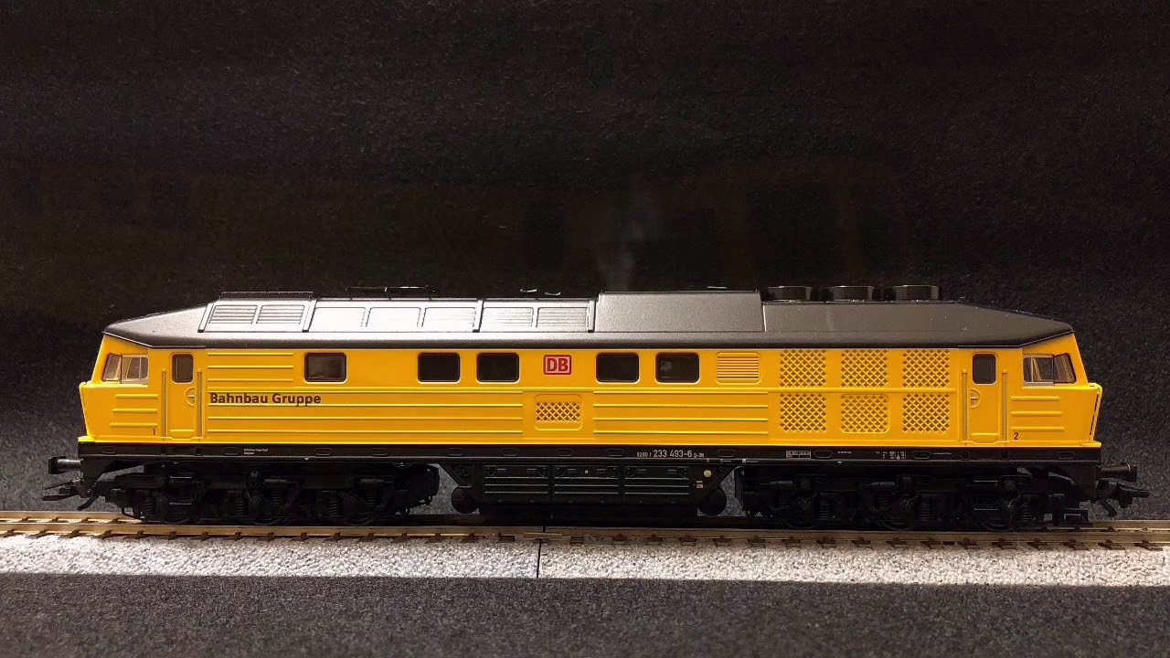 Trix HO Gauge #22402 BR233 DB Netz. With Cold Steam Generator.