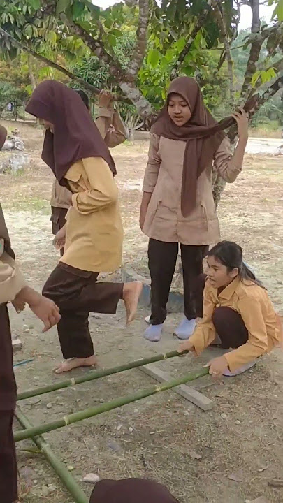 PERMAINAN ENGKRANG (Siswi SMP 4 Rumbio Jaya)#permainantradisional#bambu#fypシ゚viral