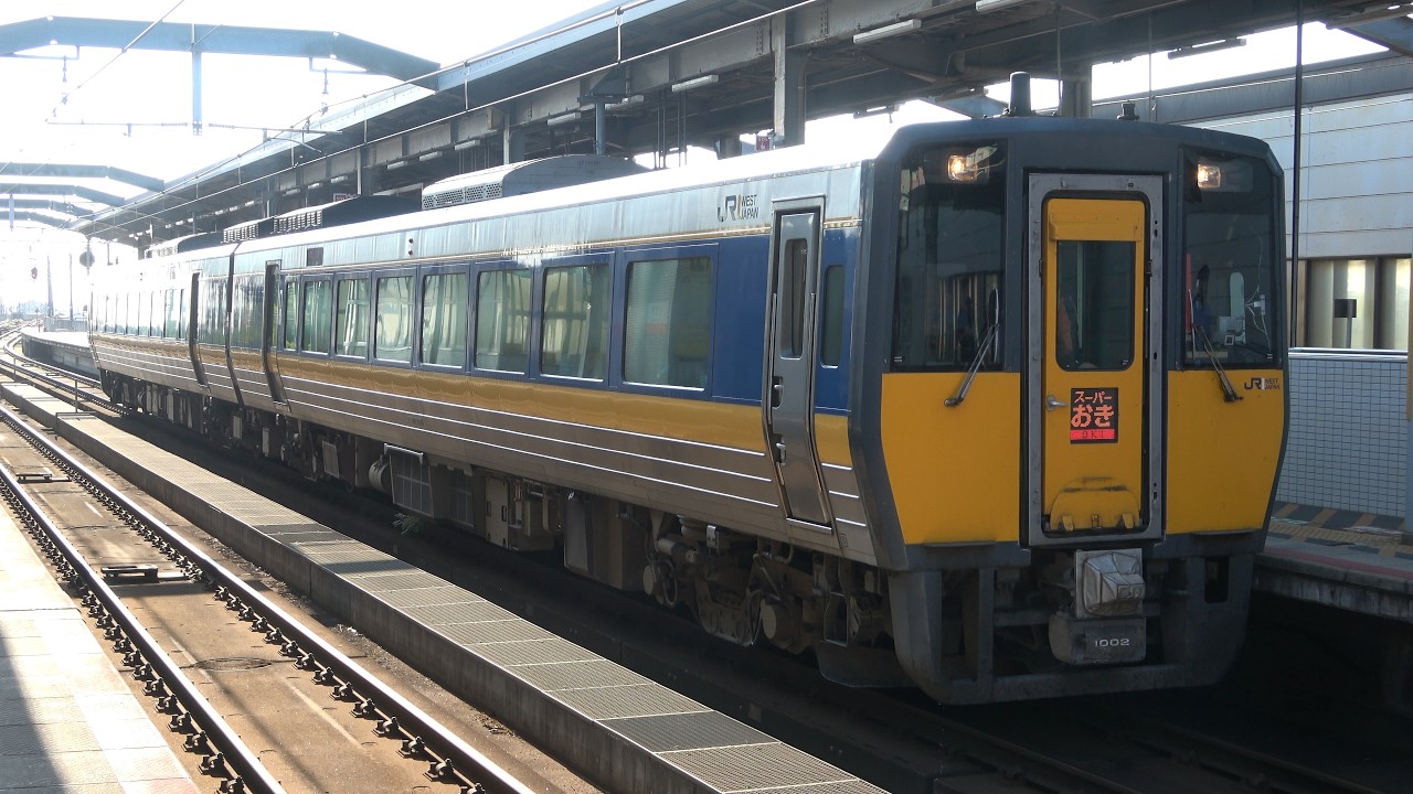JR西日本キハ187系キハ187-2+キハ187-1002 出雲市 2026/08/19 - YouTube